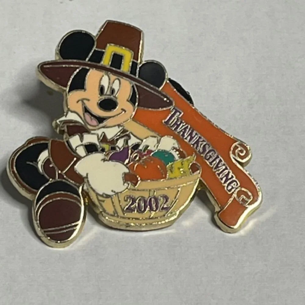Disney Pilgrim Mickey Mouse Thanksgiving 2002 Lapel Hat Vest Pin 1.25